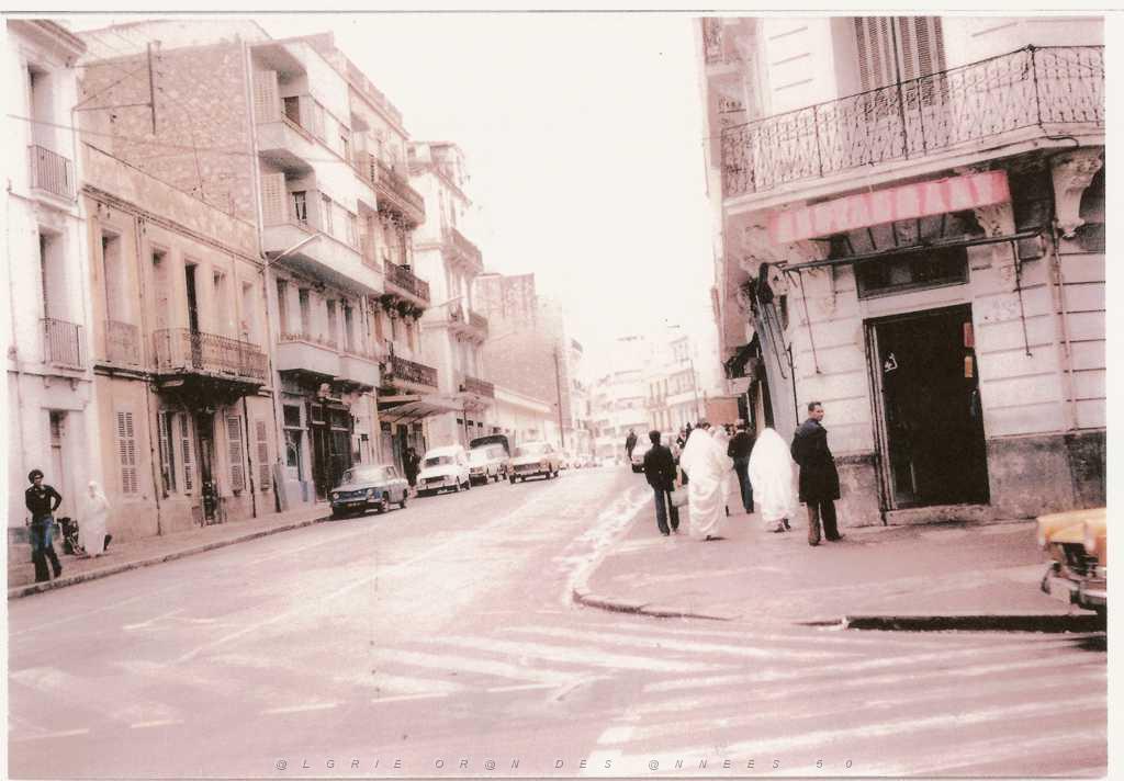 ORAN 1978 PLATEAU ST MICHEL RUE DU TERTRE VUE PLACE HG.JPG